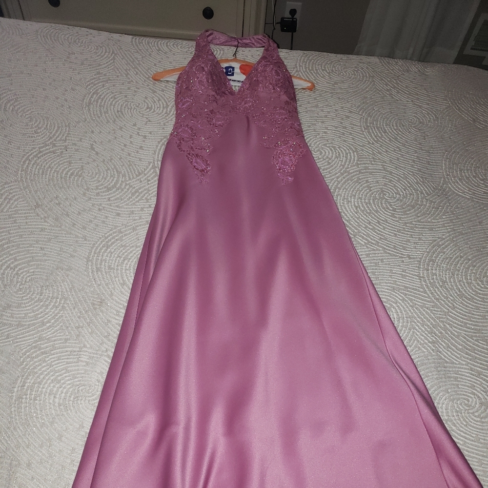 Dress - Picture 2 of 3